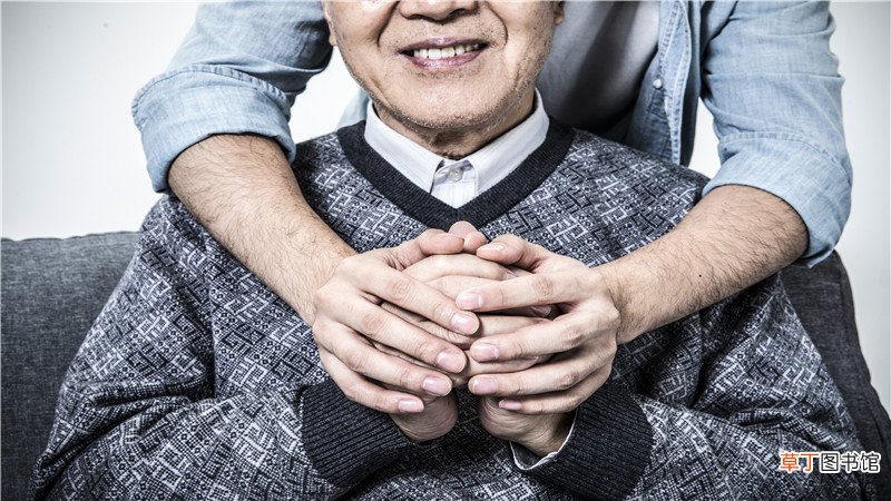 梦见死去的人来家里做客什么意思