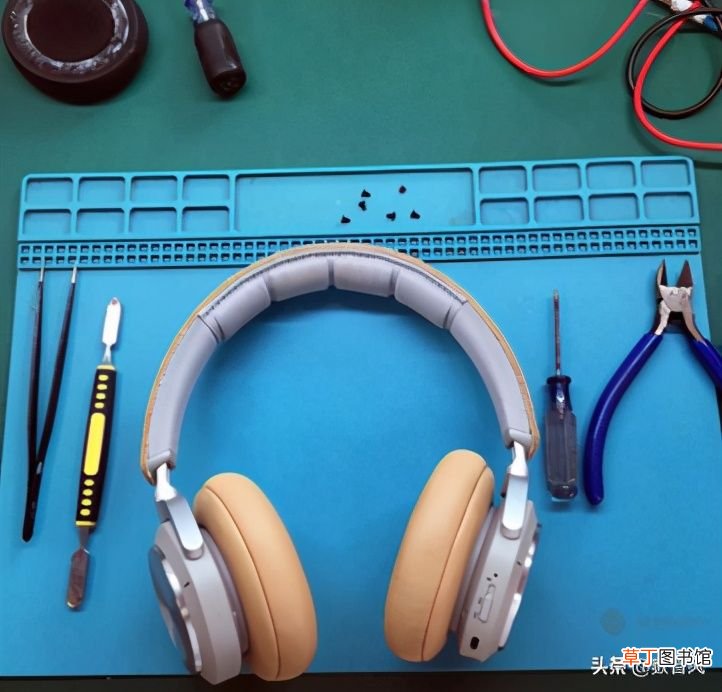 耳机为什么一个有声音一个没有 耳机一边没声音？