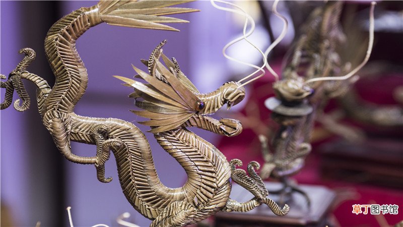 做梦梦到龙在天上飞是什么意思