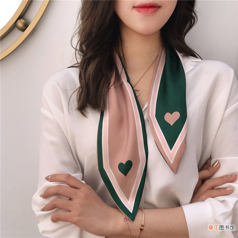 长条小丝巾的系法