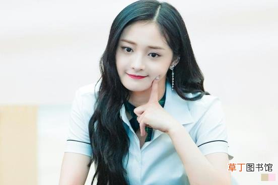 周洁琼方否认恋情传闻 周洁琼深夜与男子搂肩逛街被拍到