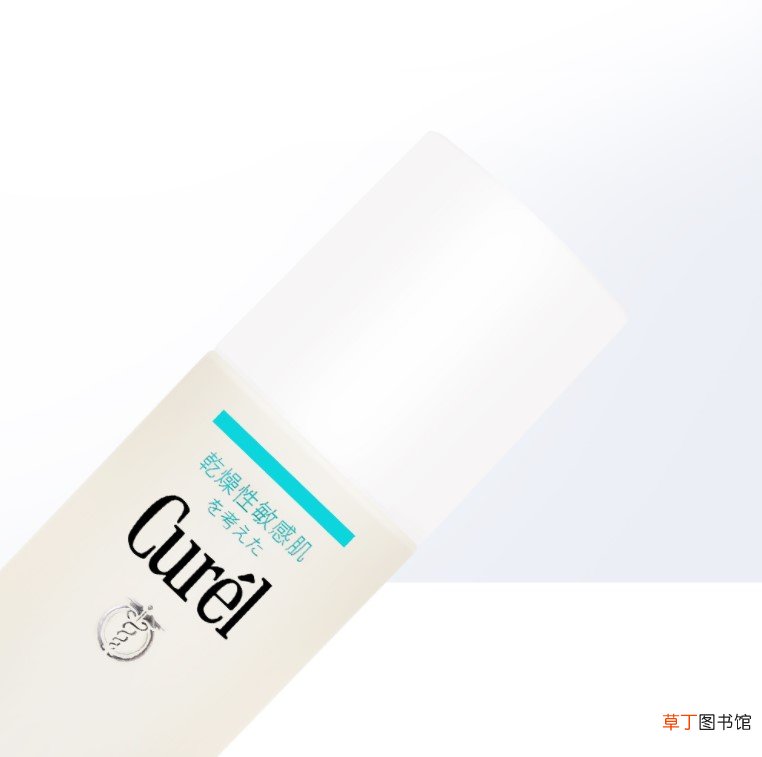 柔肤水和精华液的使用顺序