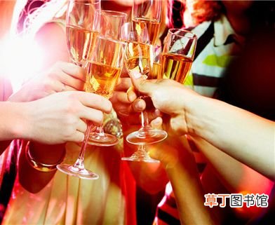 吃什么解酒 如何缓解酒后难受？