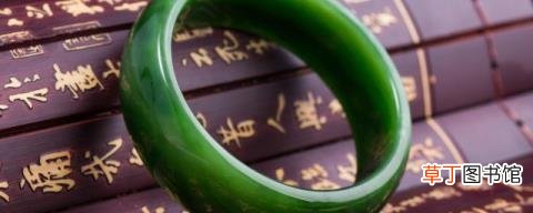 真翡翠手镯得多少钱 真翡翠手镯价格简介