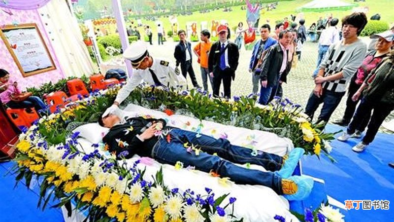 晚上做梦梦到死人