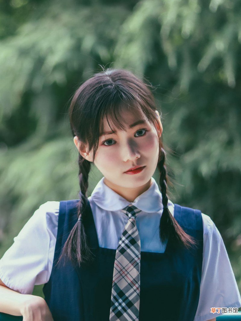 梨花头短发怎么扎好看