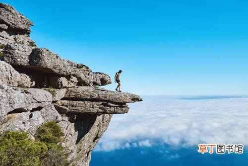 女人梦见自己掉下悬崖什么意思