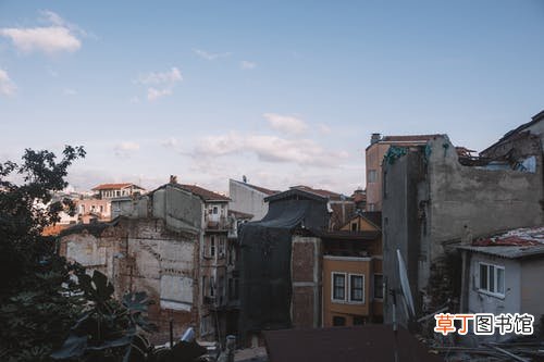 女人梦见地震自己安全什么意思