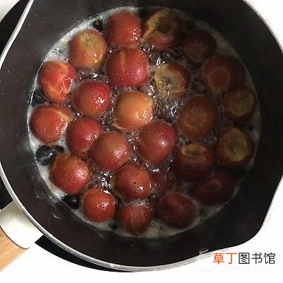 山楂罐头家庭自制法 自制山楂罐头的做法