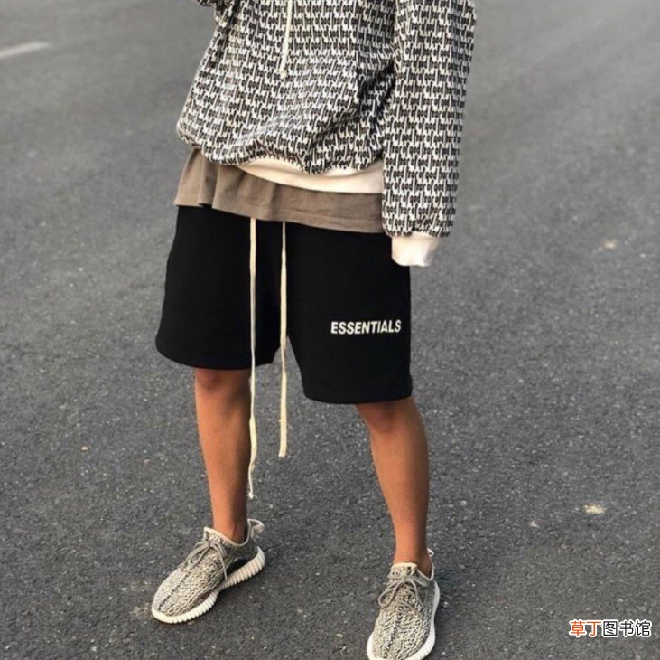 essentials卫衣是什么牌子