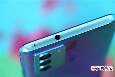 120Hz高刷+5000大电池 vivo T1电光青图赏