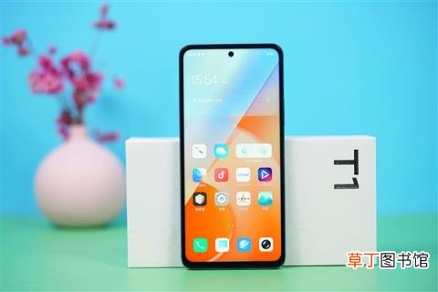 120Hz高刷+5000大电池 vivo T1电光青图赏