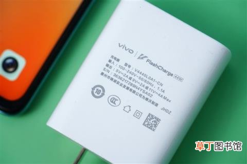 120Hz高刷+5000大电池 vivo T1电光青图赏