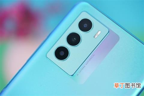 120Hz高刷+5000大电池 vivo T1电光青图赏