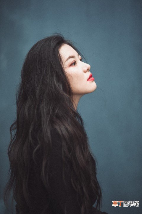 为什么黑发显得土气