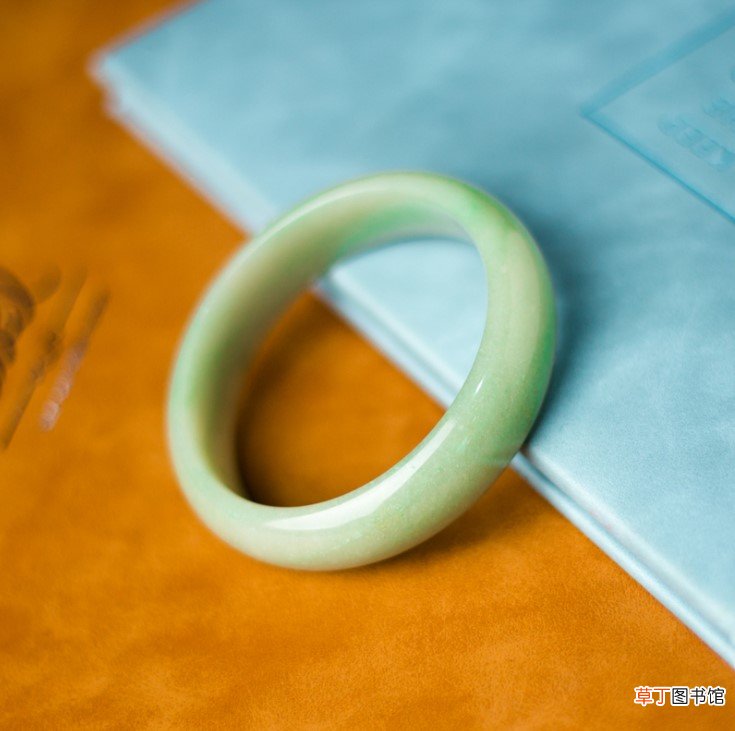 佘太翠手镯的功效