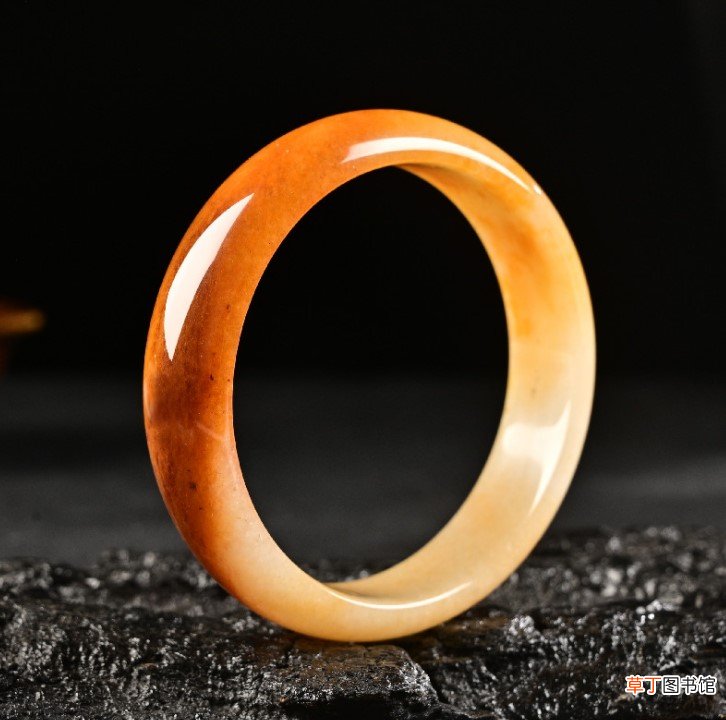 佘太翠手镯的功效