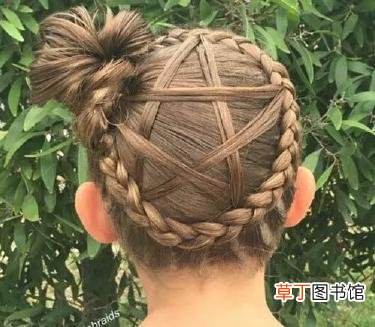 小女孩五角星辫子发型扎法