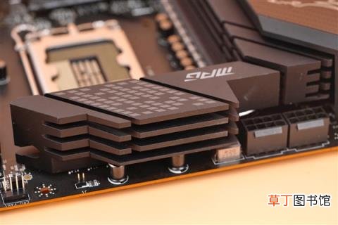 12代酷睿“座驾”！微星MPG Z690 CARBON WIFI暗黑主板图赏