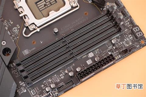 12代酷睿“座驾”！微星MPG Z690 CARBON WIFI暗黑主板图赏