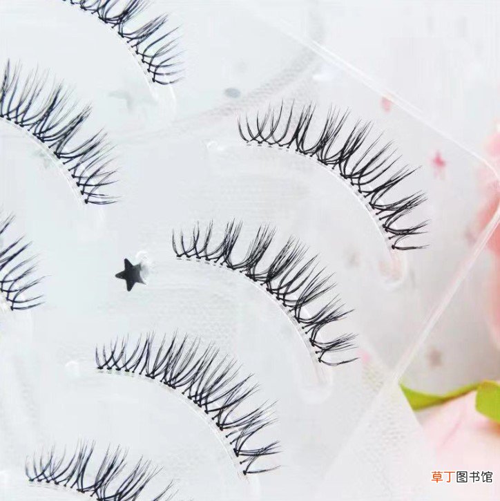 假睫毛的正确贴法教程