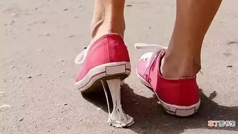 口香糖粘在鞋子上如何弄掉