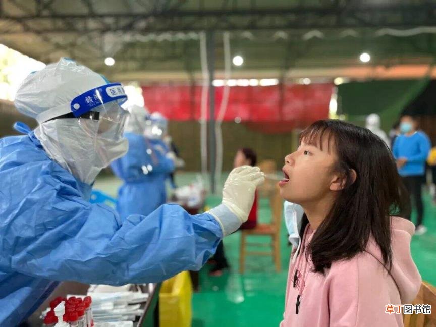 云南省瑞丽市疫情防控 双重压力之下的瑞丽