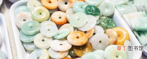翡翠角闪石和癣的区别 翡翠角闪石和癣有区别吗