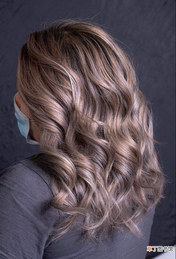 染发时间越久越显色吗