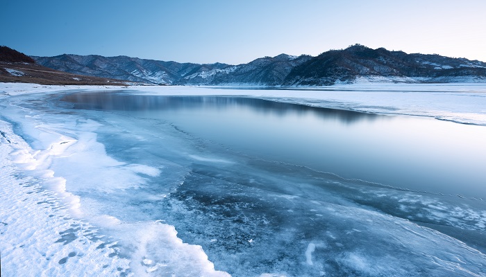 梦见趟水走路的什么意思 梦见趟水走路有什么预兆