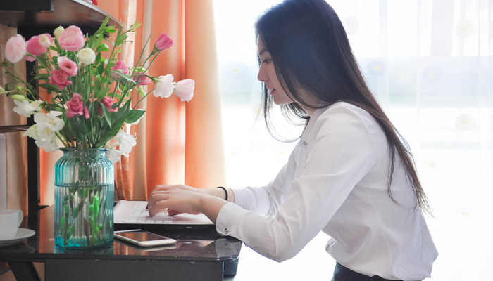梦见以前的女同事是什么意思 梦见以前的女同事有什么预兆
