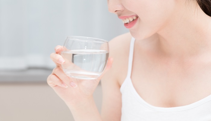 梦见吐口水是什么意思 梦见吐口水有什么预兆