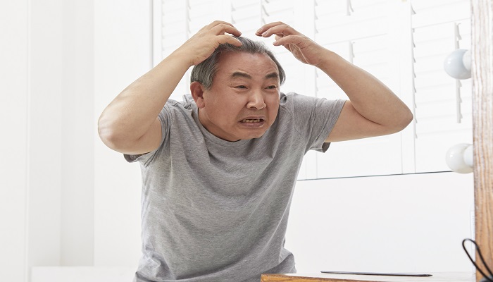 梦见头发白了一部分是什么意思 梦见头发白了一部分有什么预兆