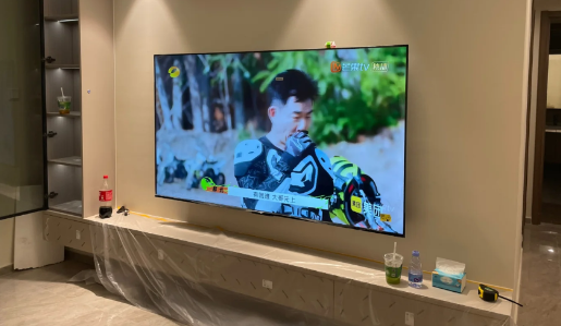 75寸电视能挂空心砖墙上吗 75寸电视能挂空心砖墙打几个眼