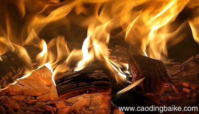 梦见灶里火快熄了加柴是什么意思 梦见灶里火快熄了加柴是什么预兆