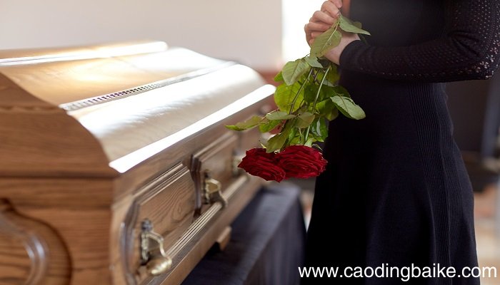 梦见死人下葬是什么意思 梦见死人下葬有什么预兆