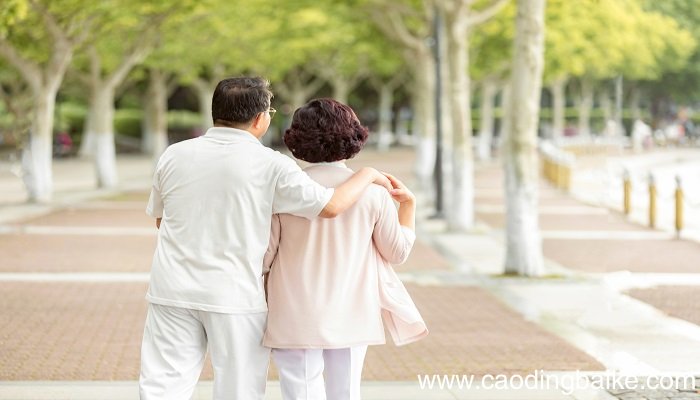 梦见已死去的爷爷和我说话是什么意思 梦见已死去的爷爷和我说话有什么预兆