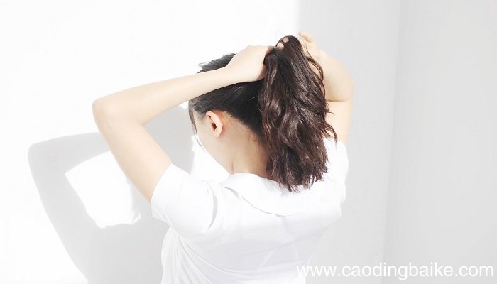 梦见自己头发快掉秃了是什么意思 梦见自己头发快掉秃了有什么预兆