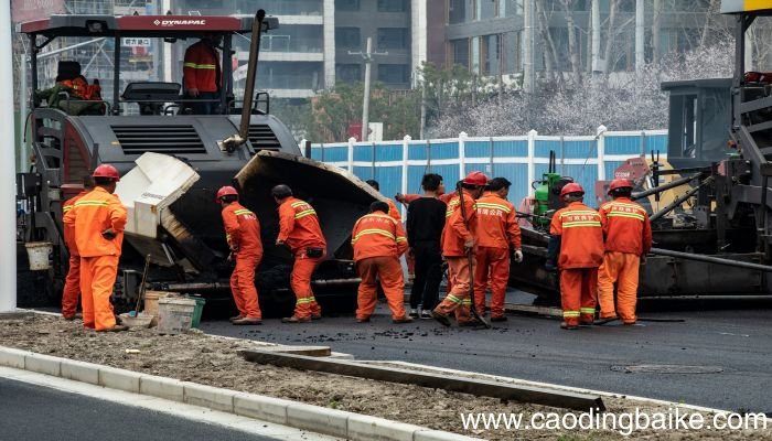 梦见自己家门前修路是什么意思 梦见自己家门前修路有什么预兆