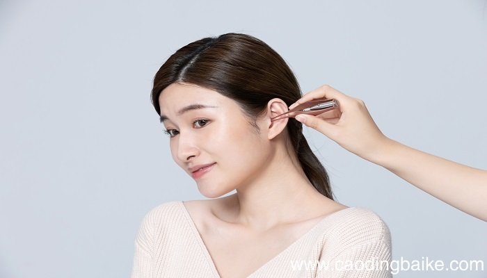 梦见自己掏耳朵掏出很多耳屎是什么意思 梦见自己掏耳朵掏出很多耳屎有什么预兆