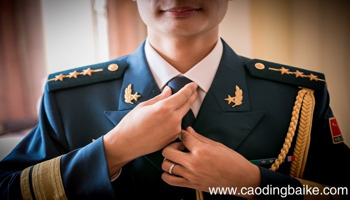 梦见自己当兵了穿军装是什么意思 梦见自己当兵了穿军装有什么预兆