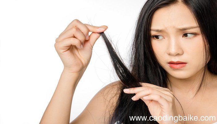梦见自己掉头发一大把是什么意思 梦见自己掉头发一大把有什么预兆