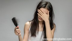 梦见自己头发突然白了是什么意思 梦见自己头发突然白了有什么