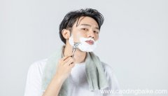 梦见自己给自己剃胡须是什么意思 梦见自己给自己剃胡须有什么