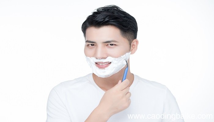 梦见自己给自己剃胡须是什么意思 梦见自己给自己剃胡须有什么预兆