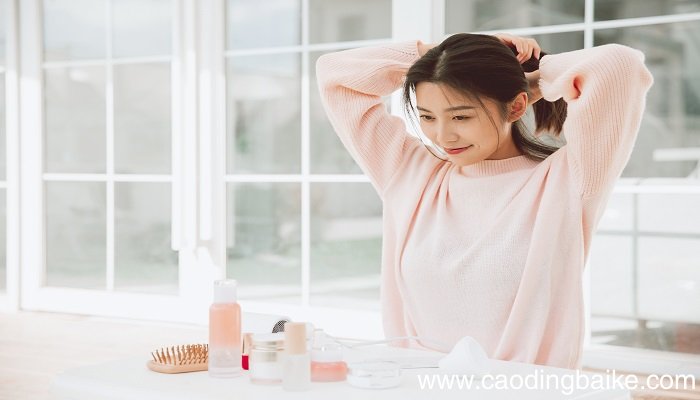 女人梦到自己拔白头发是什么意思 女人梦到自己拔白头发有什么预兆