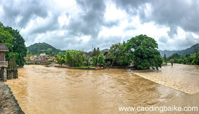 女人梦到衣服被水冲走是什么意思 女人梦到衣服被水冲走是有什么预兆