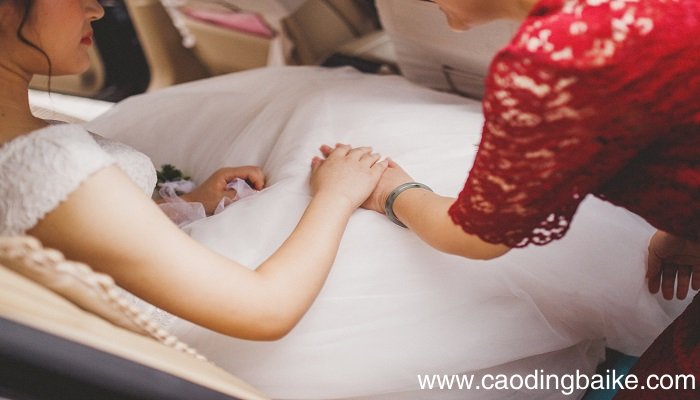 女人梦见别人家办喜事什么意思 女人梦见别人家办喜事什么预兆