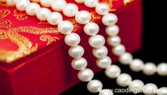 女人梦到自己项链断了是什么意思 女人梦到自己项链断了有什么