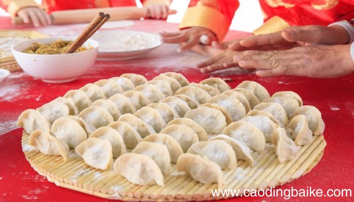 女人梦见锅里煮饺子什么意思 女人梦见锅里煮饺子什么预兆